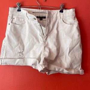 NWOT Women’s White Denim International Concepts Shorts Size 12